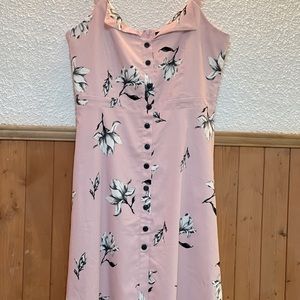 Le cheatue midi dress in light pink color and black flowers